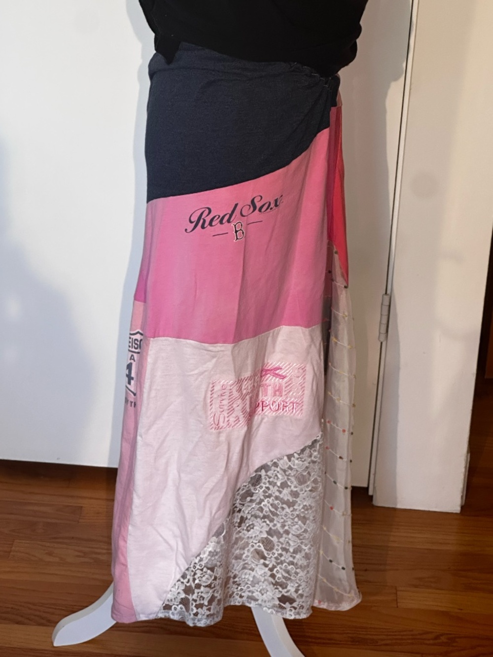 "Pretty In Pink" ~ Upcycled T-Shirt, Linen and Lace themed skirt - Picture 6 of 8